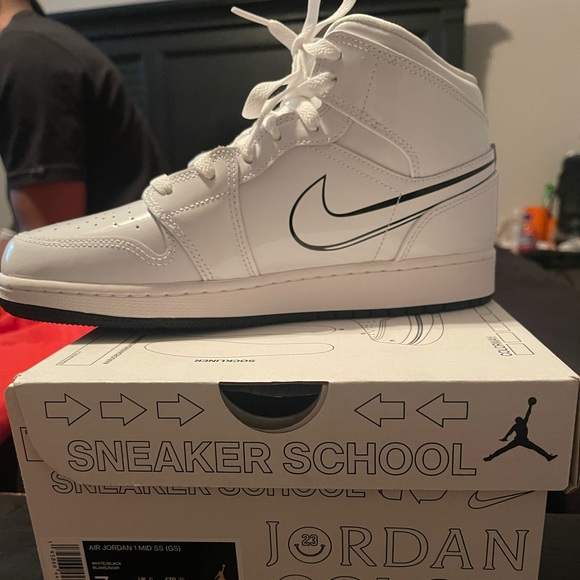Air Jordan 1s size 7y